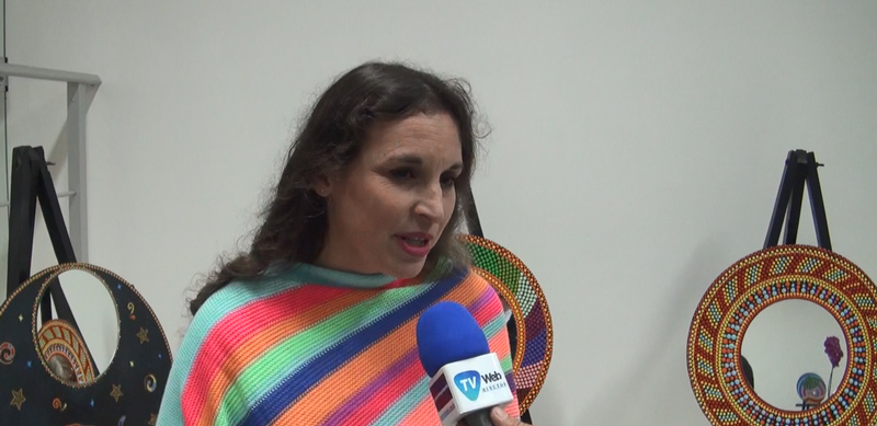 ABERTA  AO PÚBLICO MAIS UMA EXPOSIÇÃO DE TELAS  DENOMINADA: "ENTRE CORES E VERSOS"